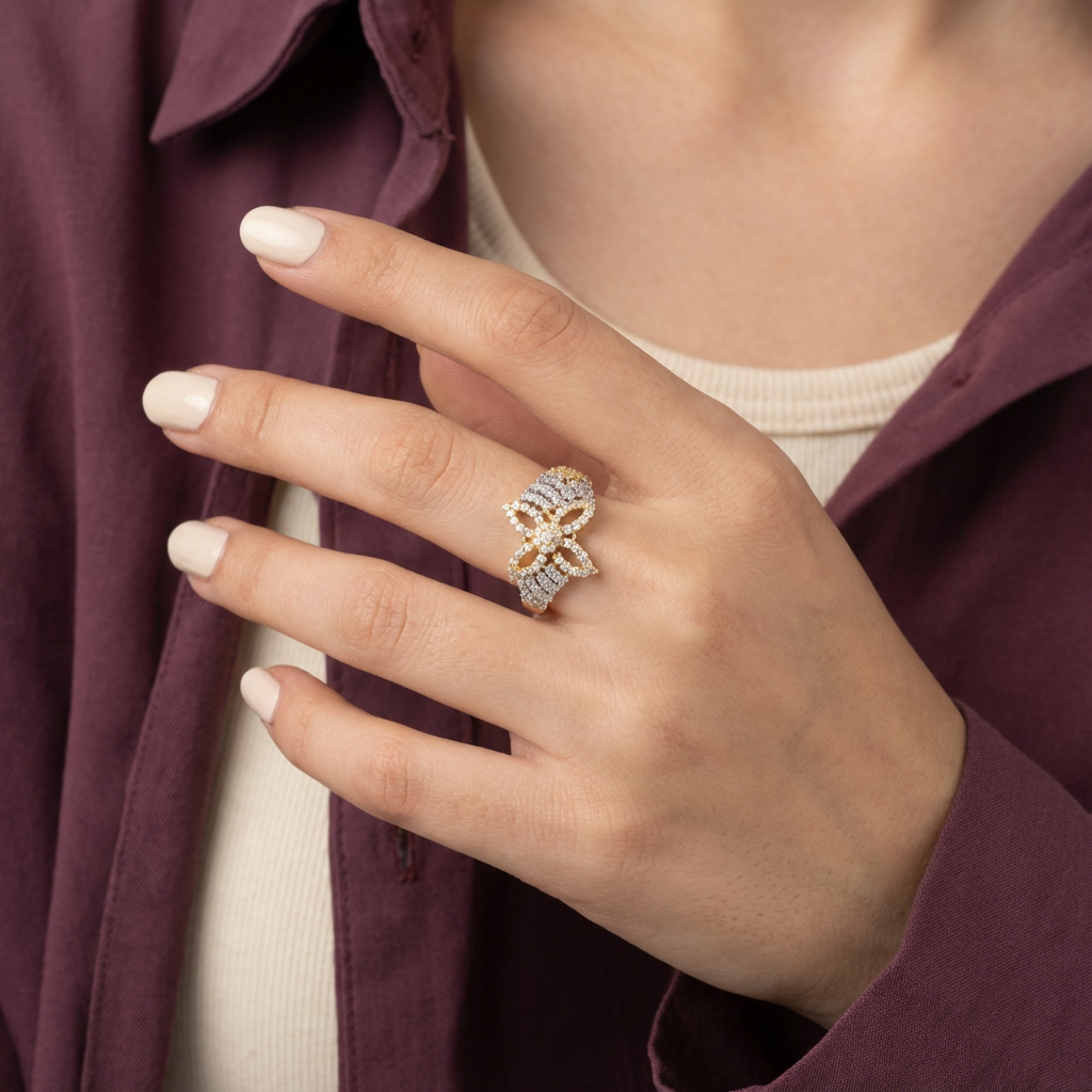 خاتم ذهب عيار 18 بتصميم زهرة