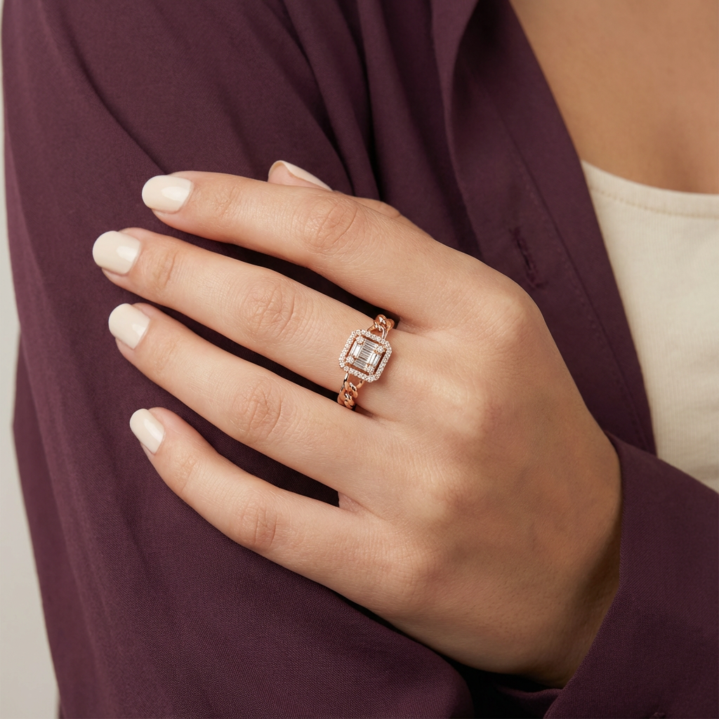 خاتم ذهب عيار 18 بحجر مرصع مستطيل