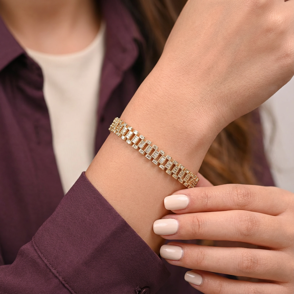 أسورة ذهب عيار 18 عريضة مرصعة