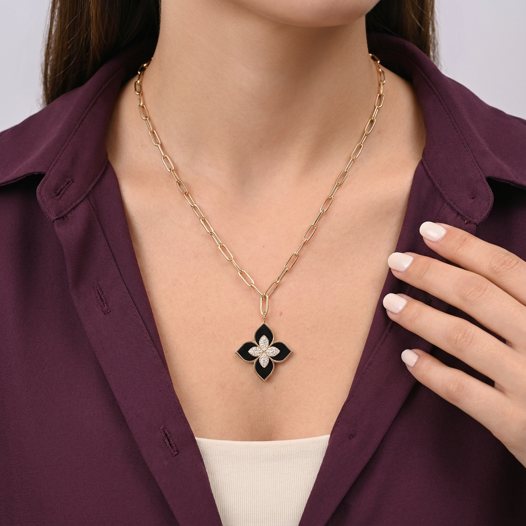 عقد ذهب عيار 18 بتصميم زهرة سوداء