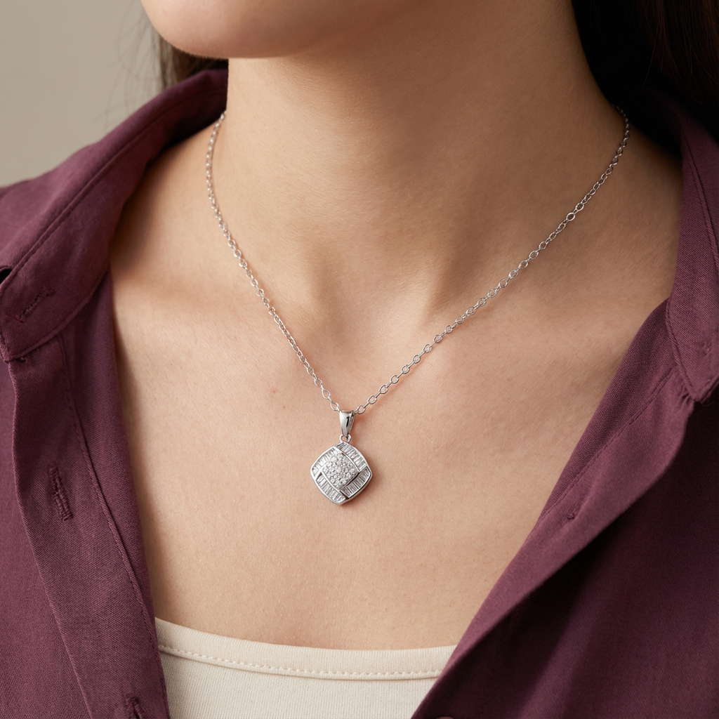 عقد ذهب عيار 18 بفصوص لامعة