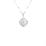 عقد ذهب عيار 18 بتصميم مربع مزين بفصوص لامعة من غامية