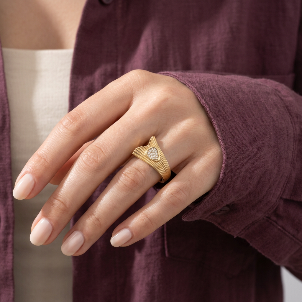 خاتم ذهب عيار 18 بفصوص صغيرة لامعة