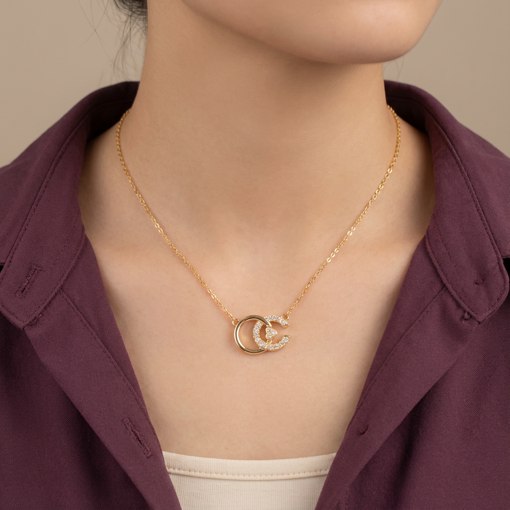 عقد عيار 18 من الماس بتصميم متشابك