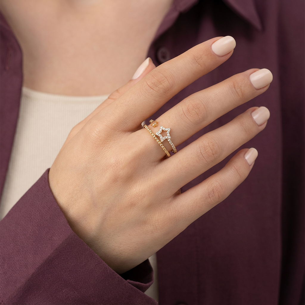 خاتم ذهب عيار 18 بتصميم نجوم من الطرفين