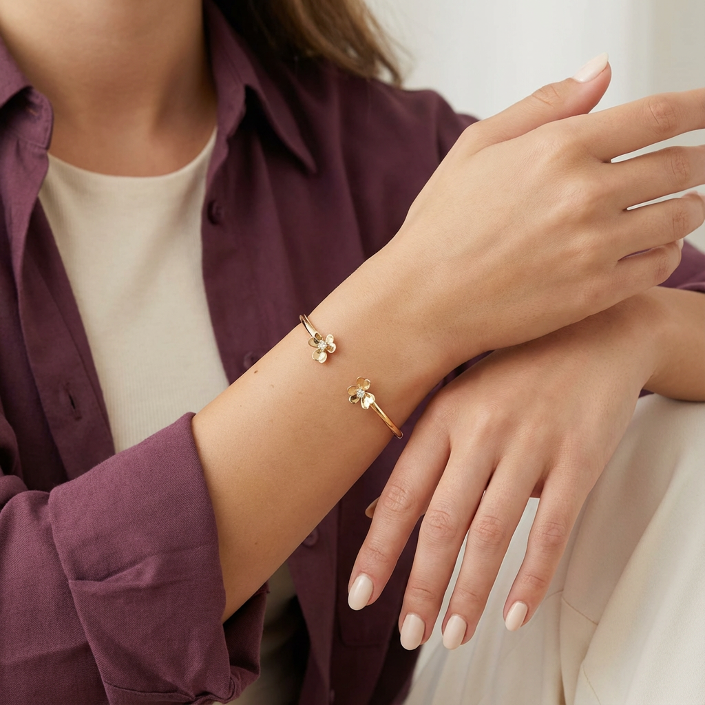 أسورة السعادة الكاملة ذهب عيار 18 بتصميم زهرتين أنيق