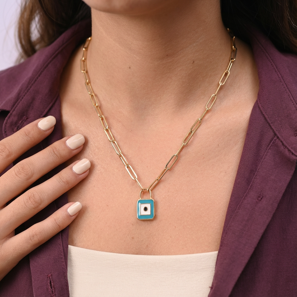 عقد ذهب عيار 18 بتعليقة قفل أنيقة