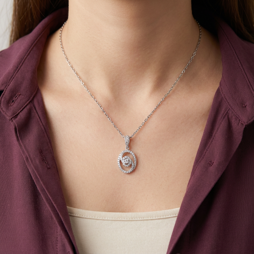 تعليقة كليمانس ذهب عيار 18 بتصميم مزخرف