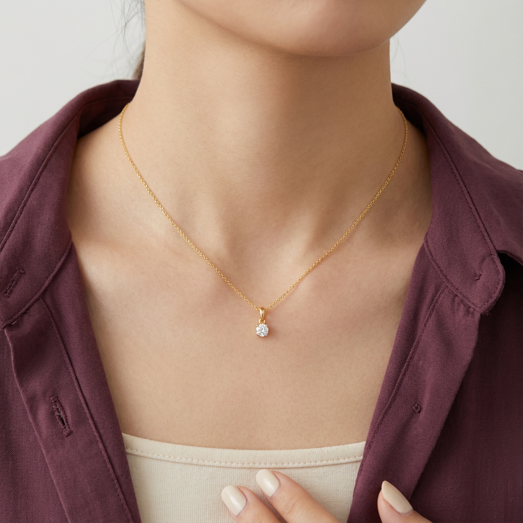 عقد عيار 18 الماس بفص صغير لامع