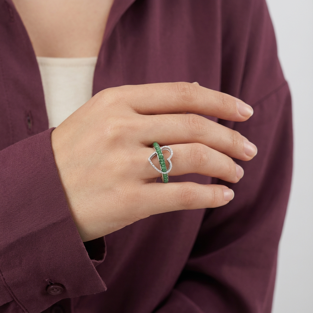 خاتم من الذهب عيار 18 بفصوص ملونة لامعة