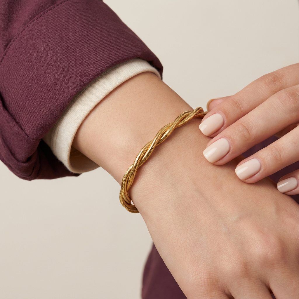 أسورة ذهب عيار 21 بتصميم مجدول