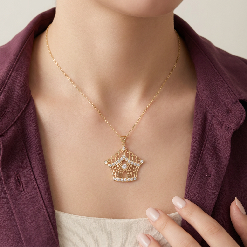 تعليقة ذهب عيار 18 بتصميم تاج