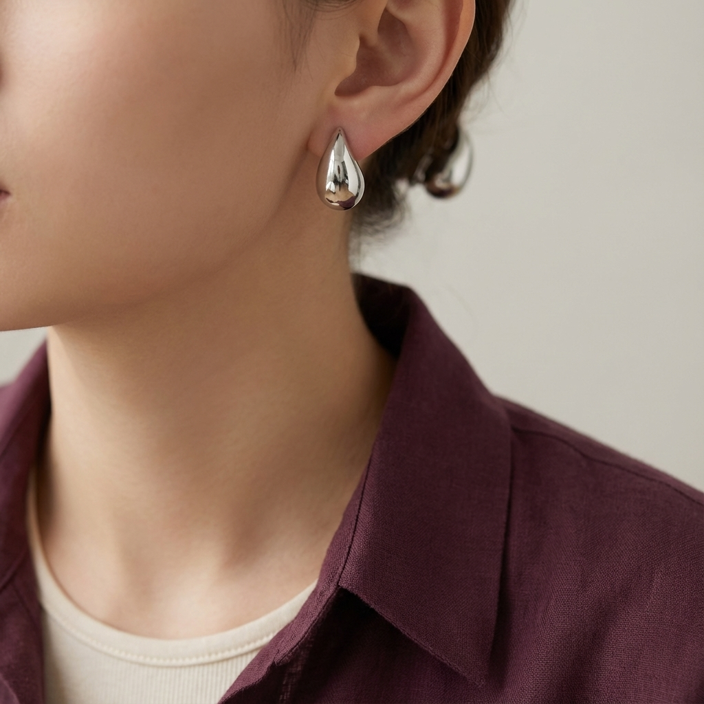 أقراط ذهب أبيض عيار 18 بتصميم قطرة