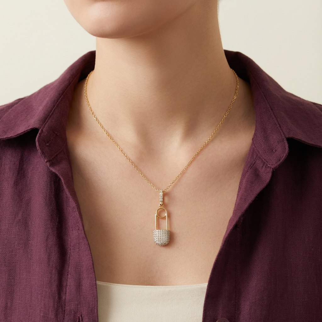 تعليقة ذهب عيار 18 بتصميم دبوس